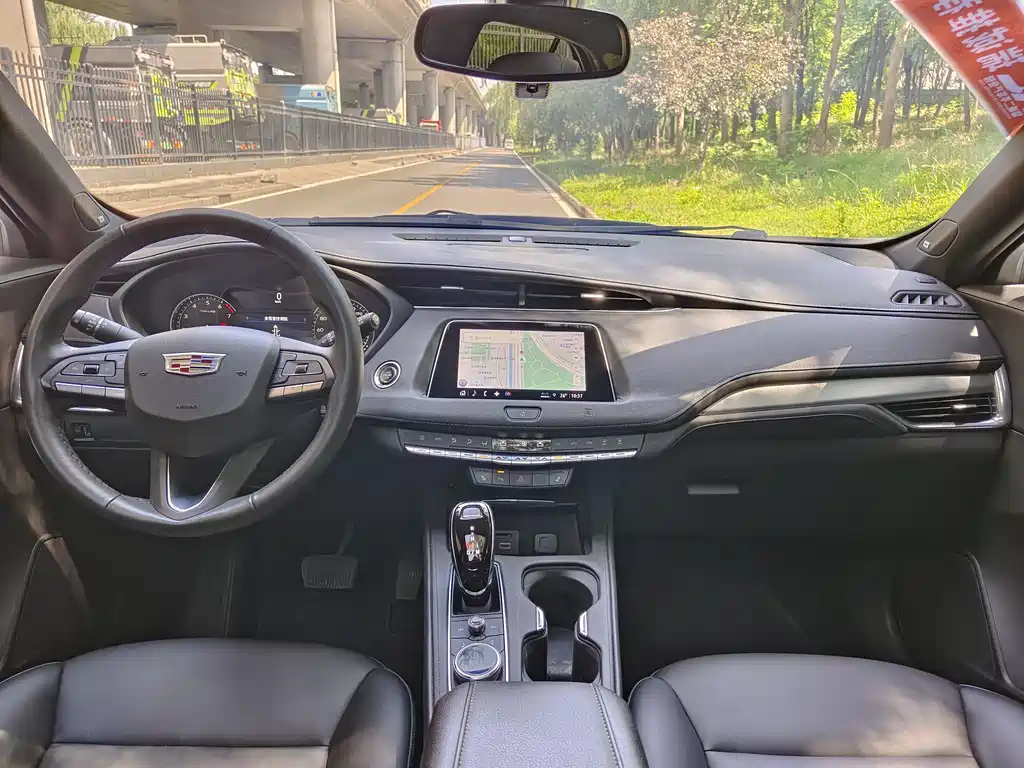 Cadillac XT4 2021 — фото 11