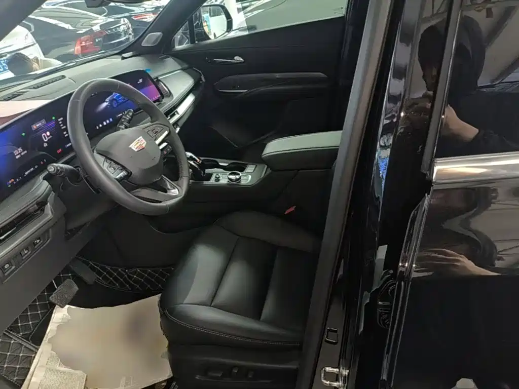 Cadillac XT4 2023 — фото 15