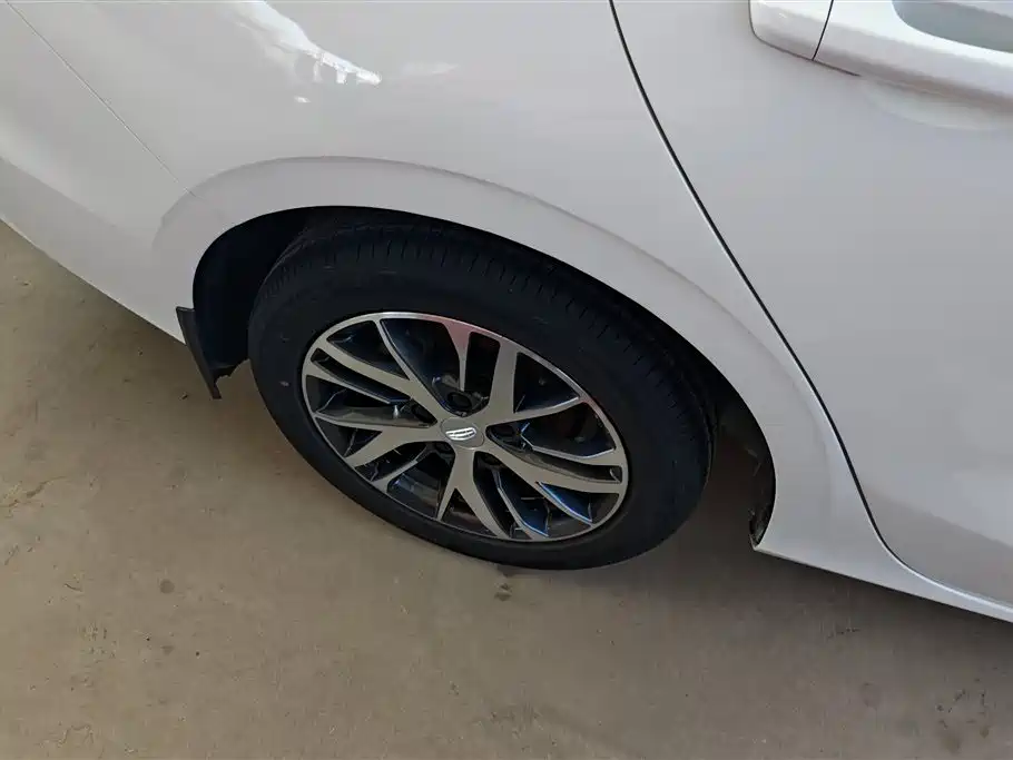Geely Emgrand 2023