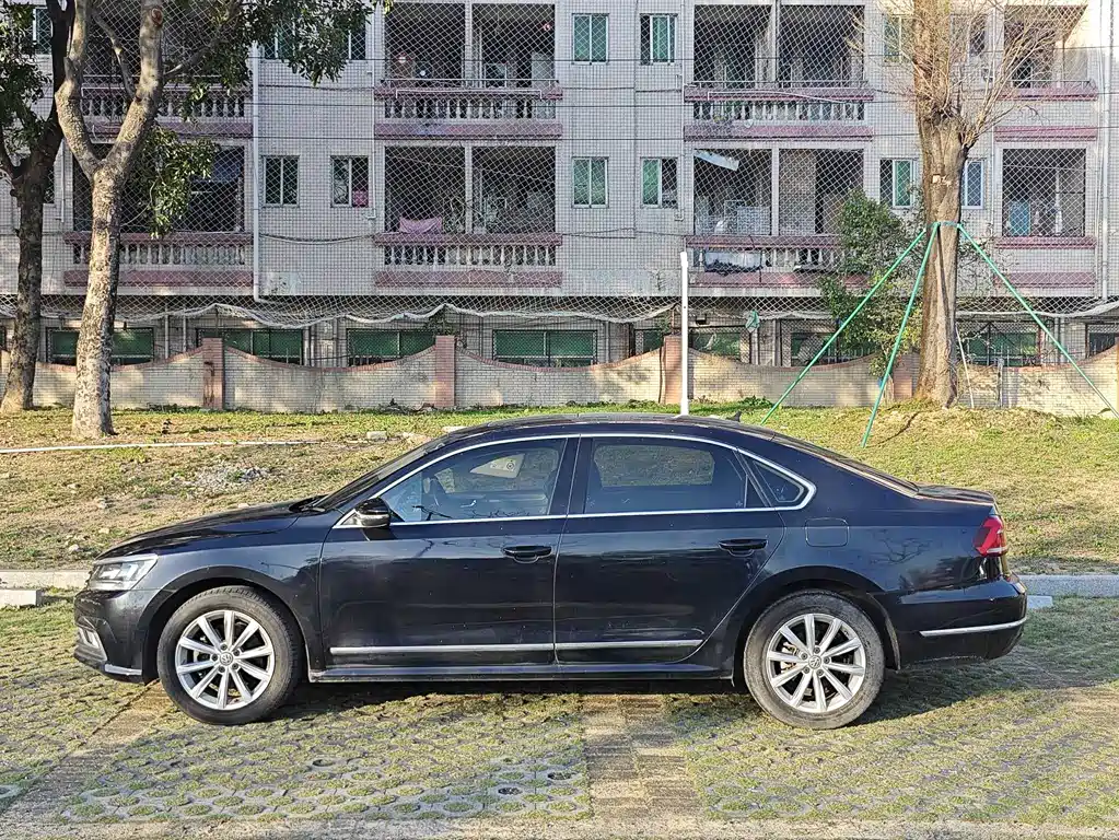 Volkswagen Passat 2018 — фото 8