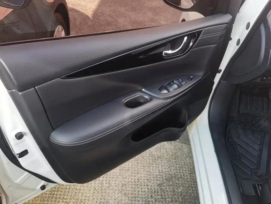 Nissan Tiida 2023