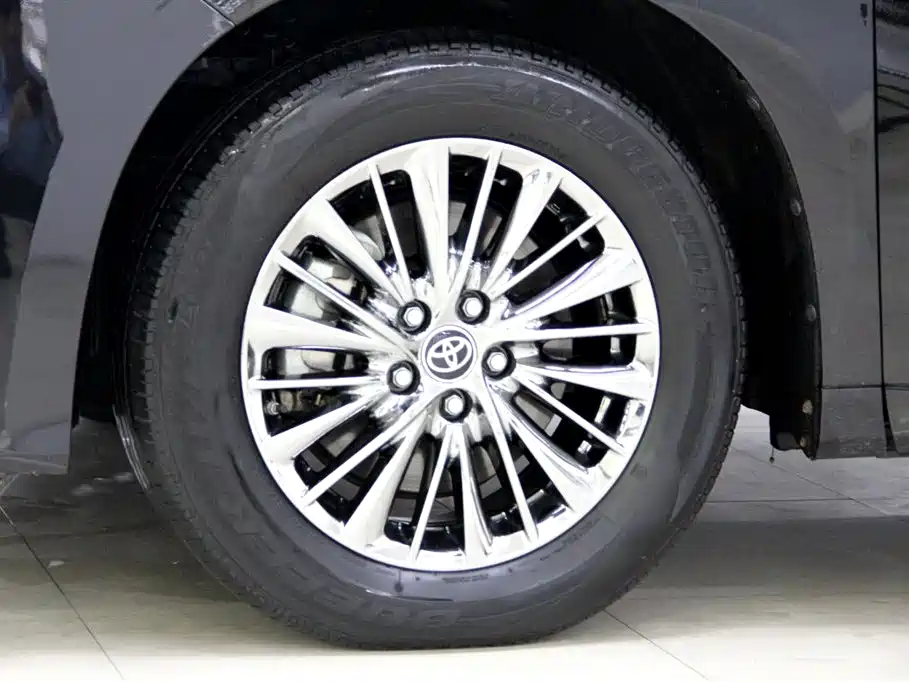 Toyota Alphard 2023 — фото 30