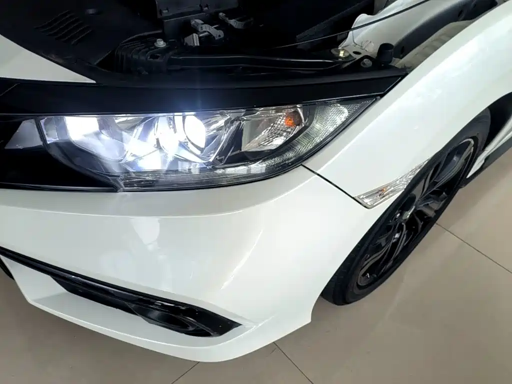 Honda Civic 2020 — фото 24