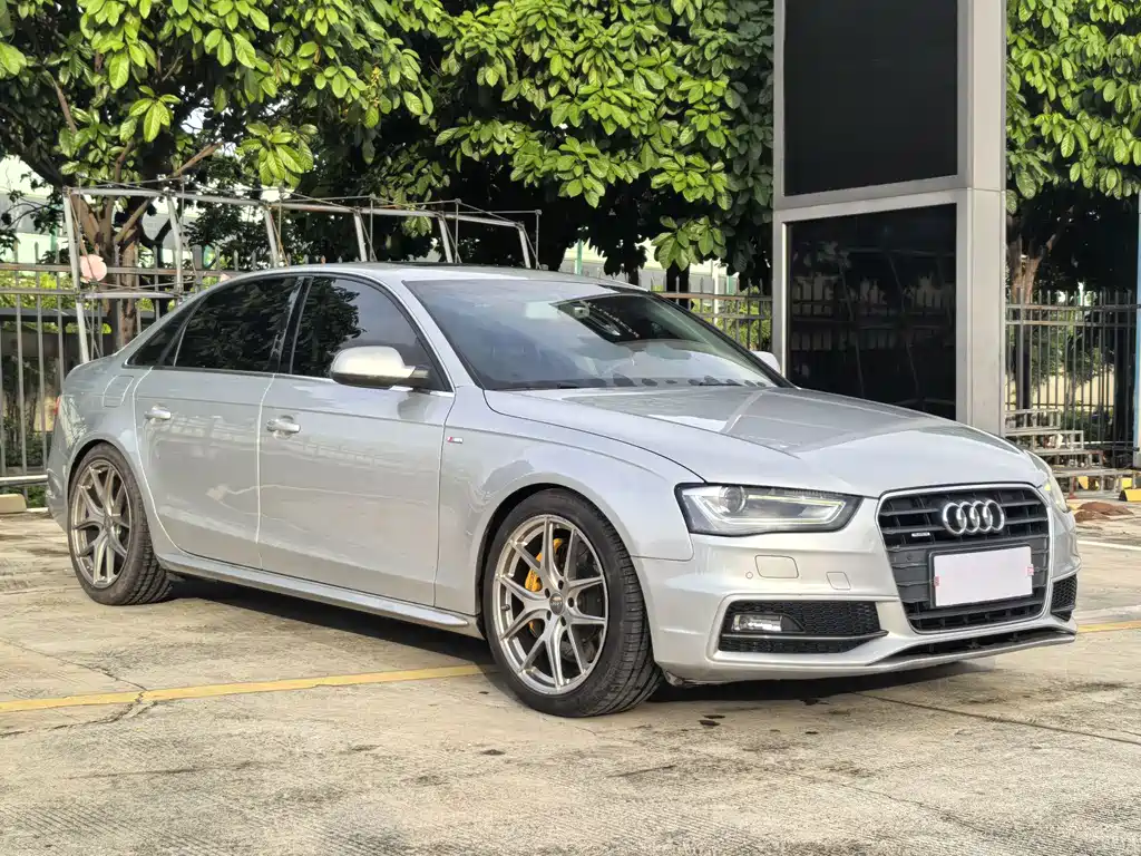Audi A4L 2015