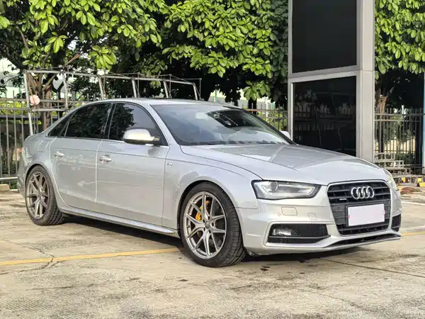 Audi A4L 2015