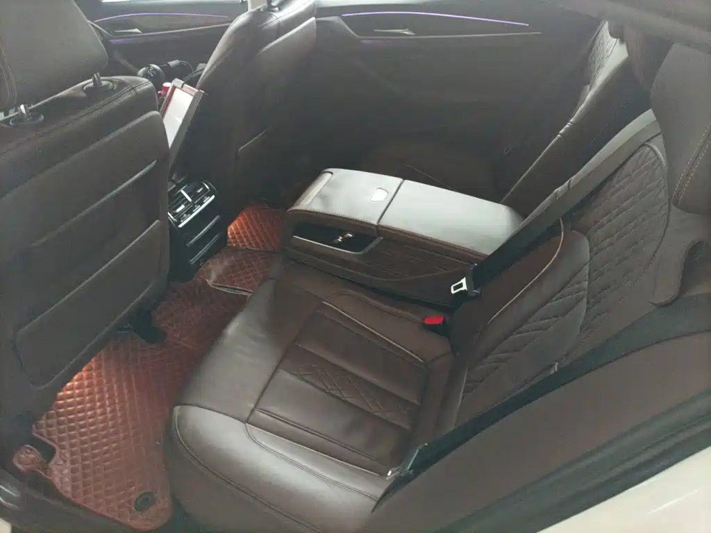 BMW 5 Series 2019 — фото 13
