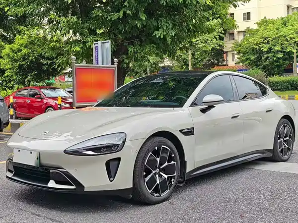 Xiaomi SU7 2024