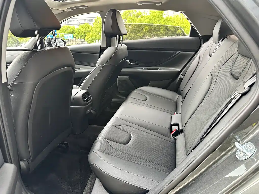 Hyundai Elantra 2025 — фото 16