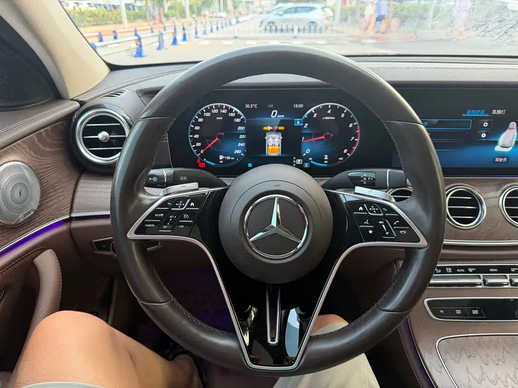 Mercedes-Benz E-Class 2021 — фото 16