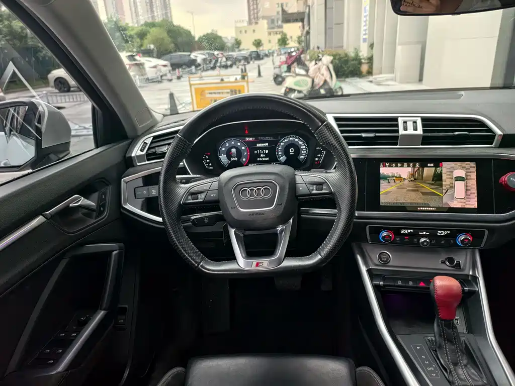Audi Q3 2021 — фото 10