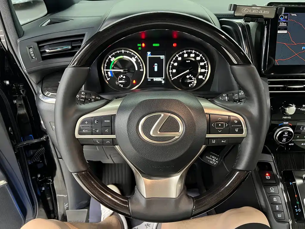 Lexus LM 2021 — фото 23