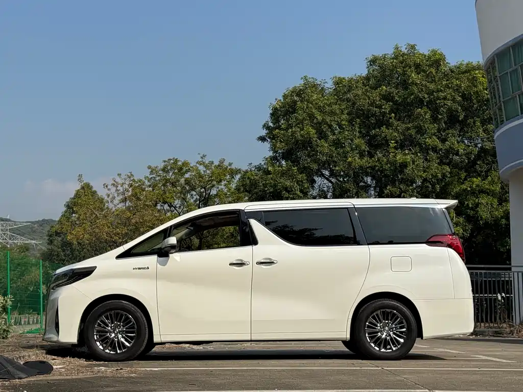 Toyota Alphard 2021 — фото 15