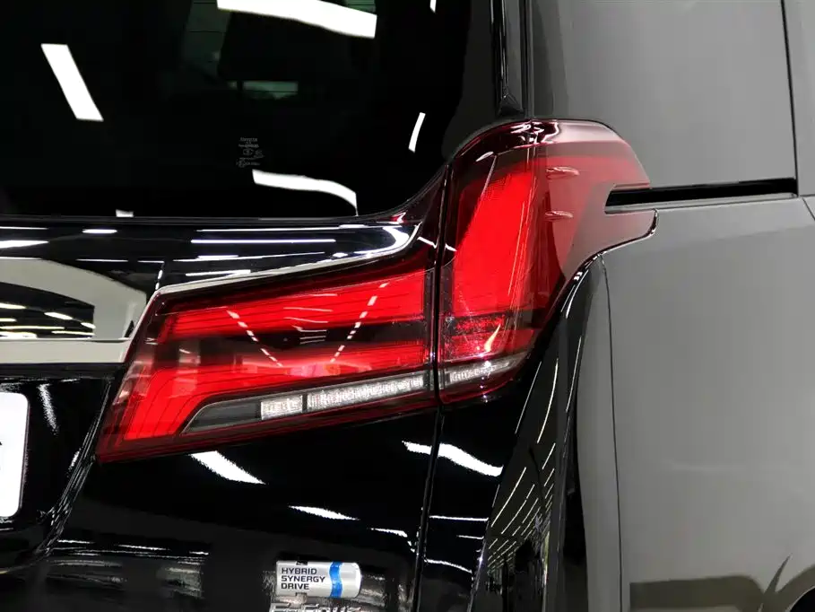 Toyota Alphard 2024 — фото 29