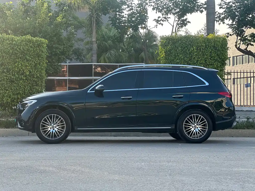 Mercedes-Benz GLC 2025
