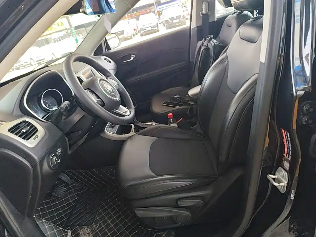 Jeep Compass 2020 — фото 15