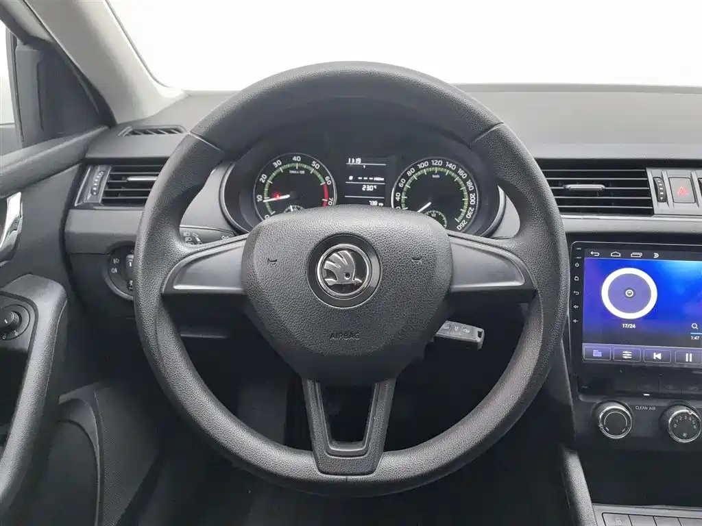 Skoda Octavia 2019 — фото 11