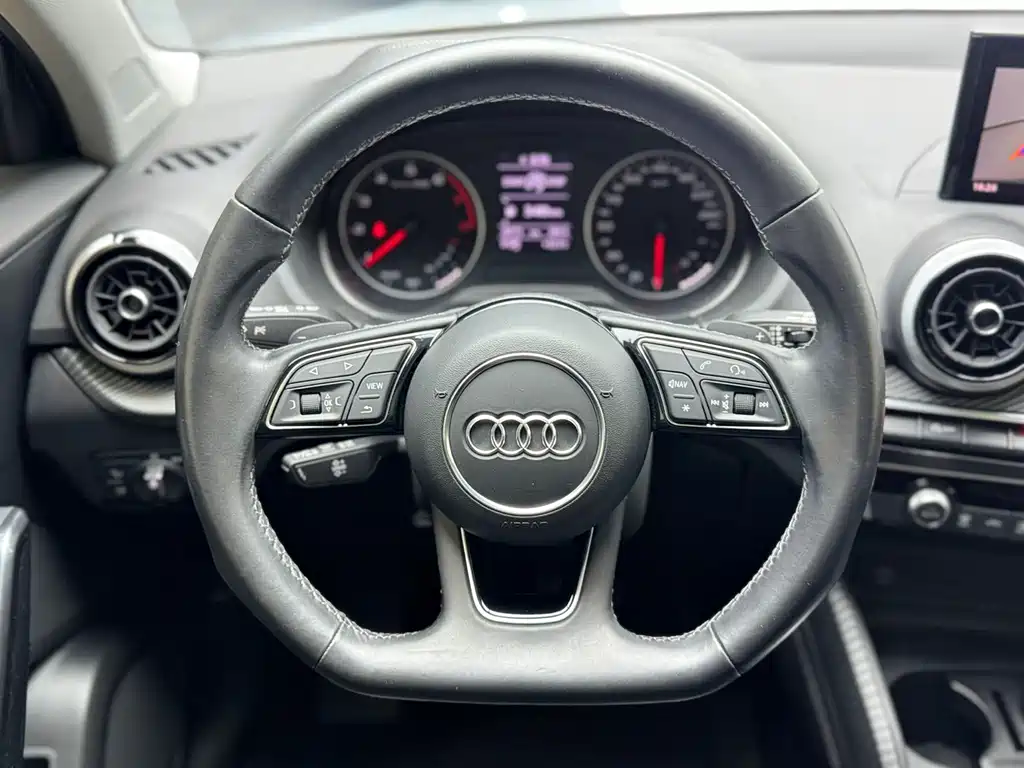 Audi Q2L 2022 — фото 10