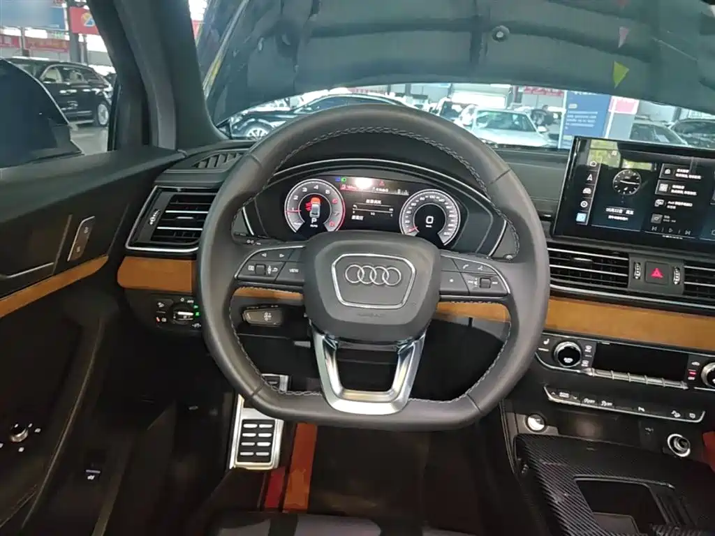 Audi Q5L 2024 — фото 11