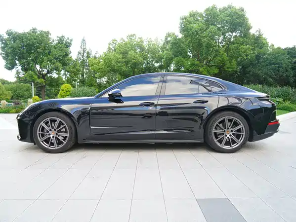 Porsche Panamera 2025