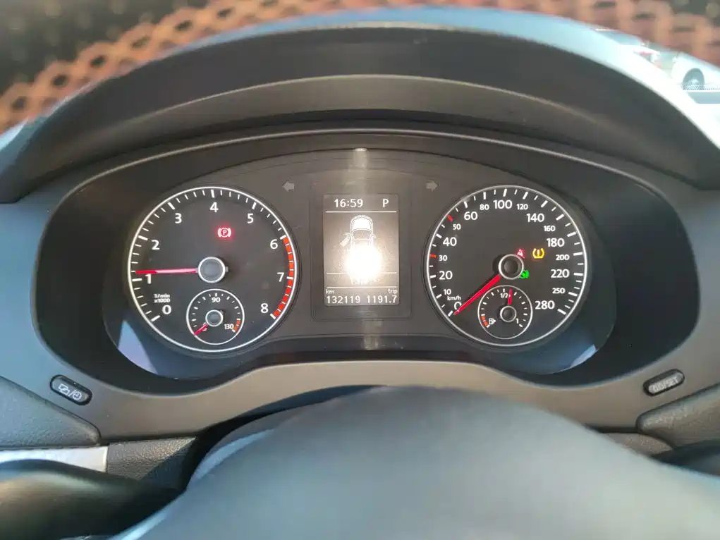 Volkswagen Sagitar 2013