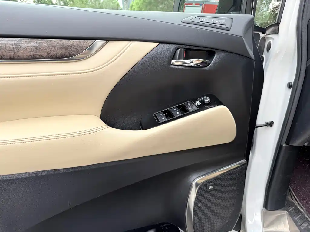 Toyota Alphard 2020 — фото 9