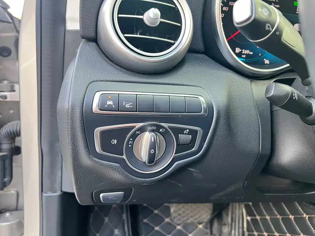 Mercedes-Benz C-Class 2019 — фото 15