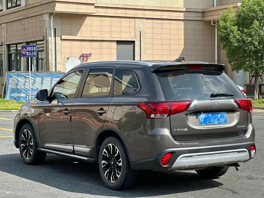 Mitsubishi Outlander 2019 — фото 5