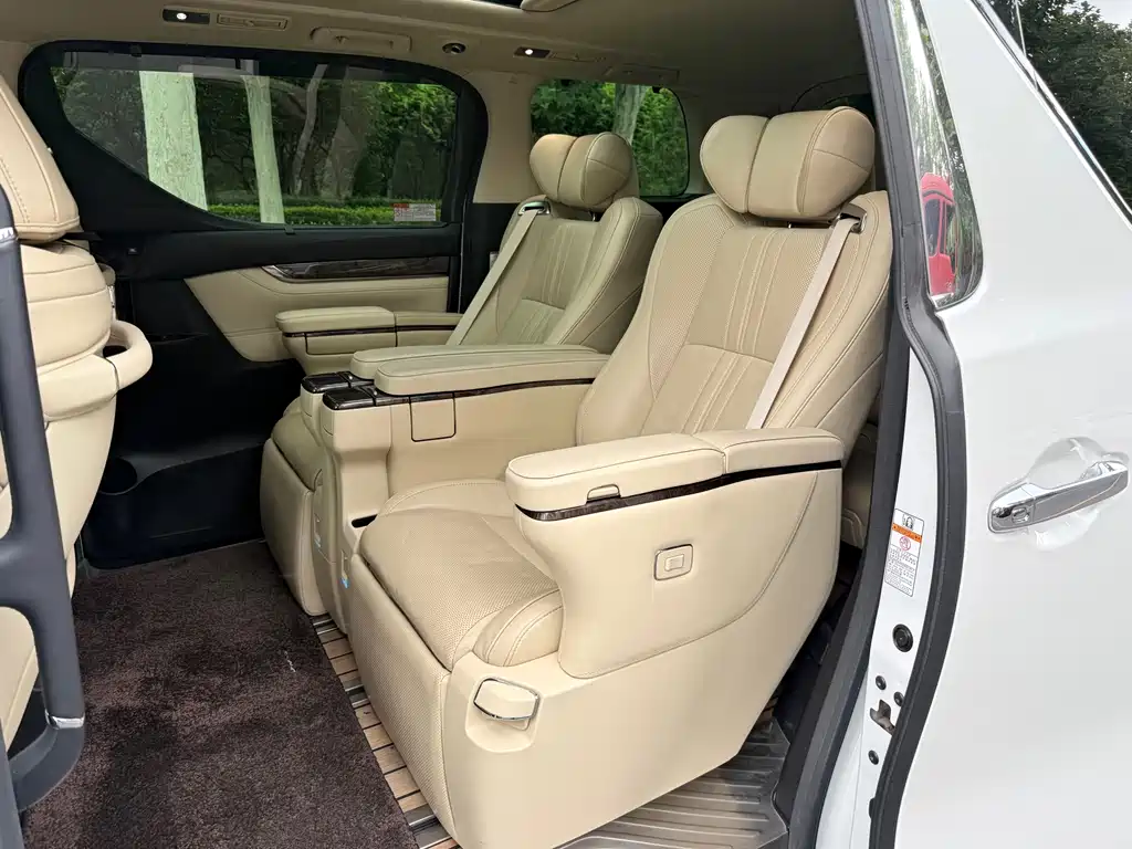 Toyota Alphard 2020 — фото 18