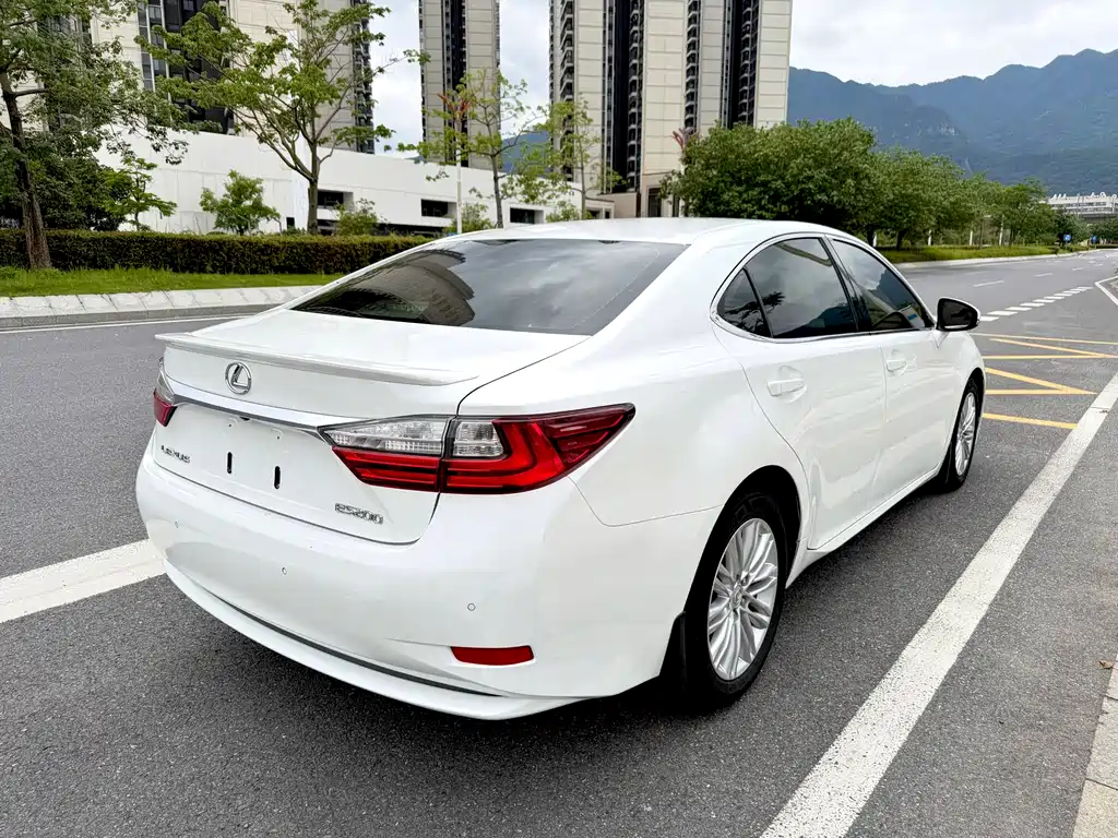 Lexus ES 2015 — фото 5