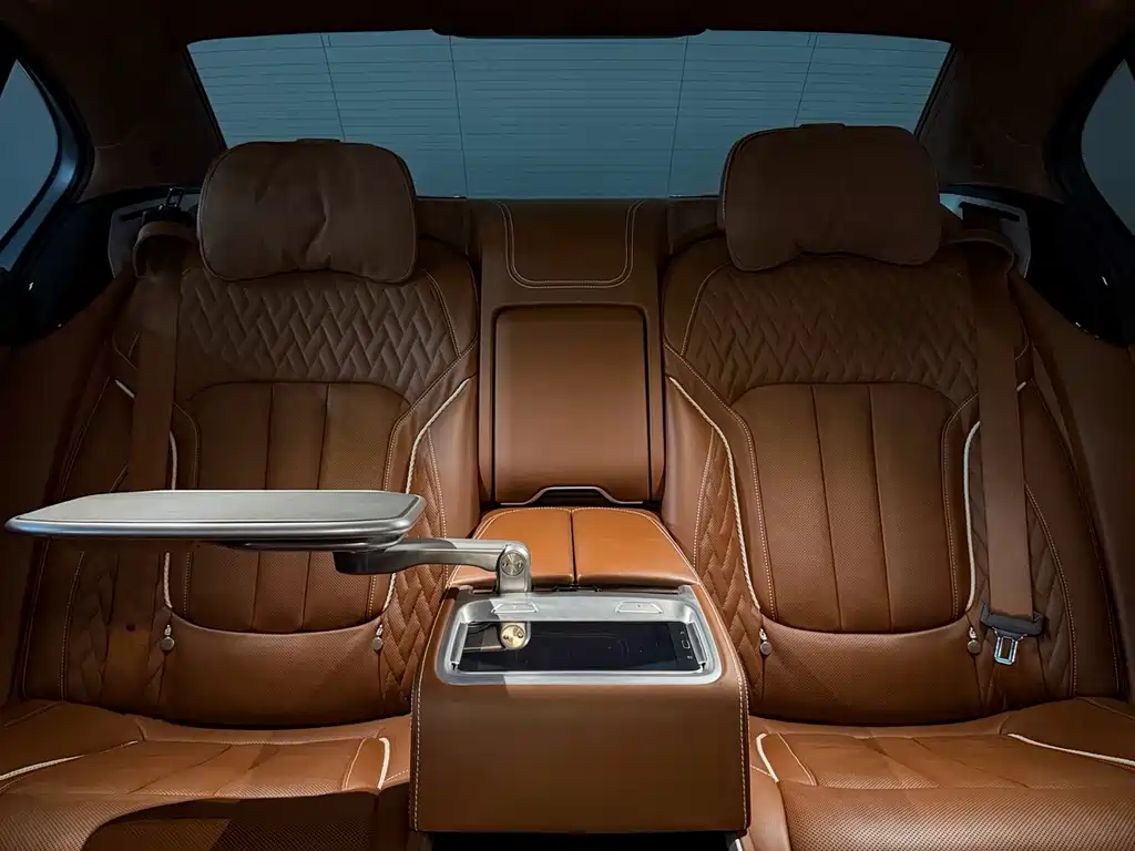 BMW 7 Series 2018 — фото 10