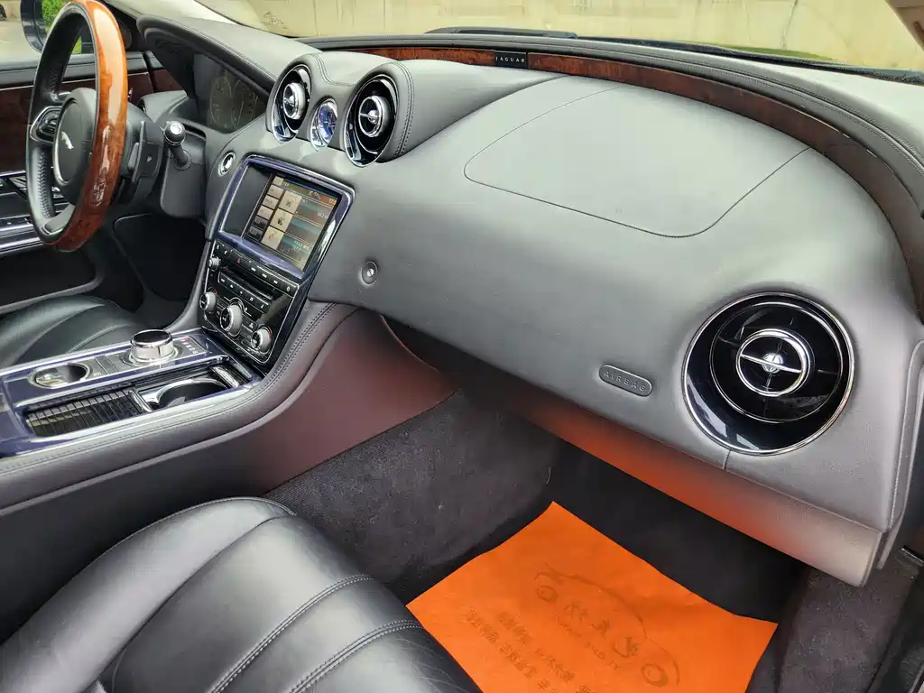 Jaguar XJ 2012 — фото 21