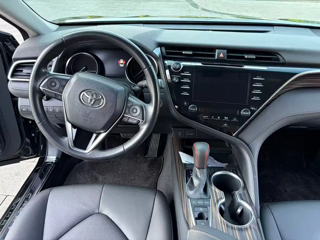 Toyota Camry 2019 — фото 11