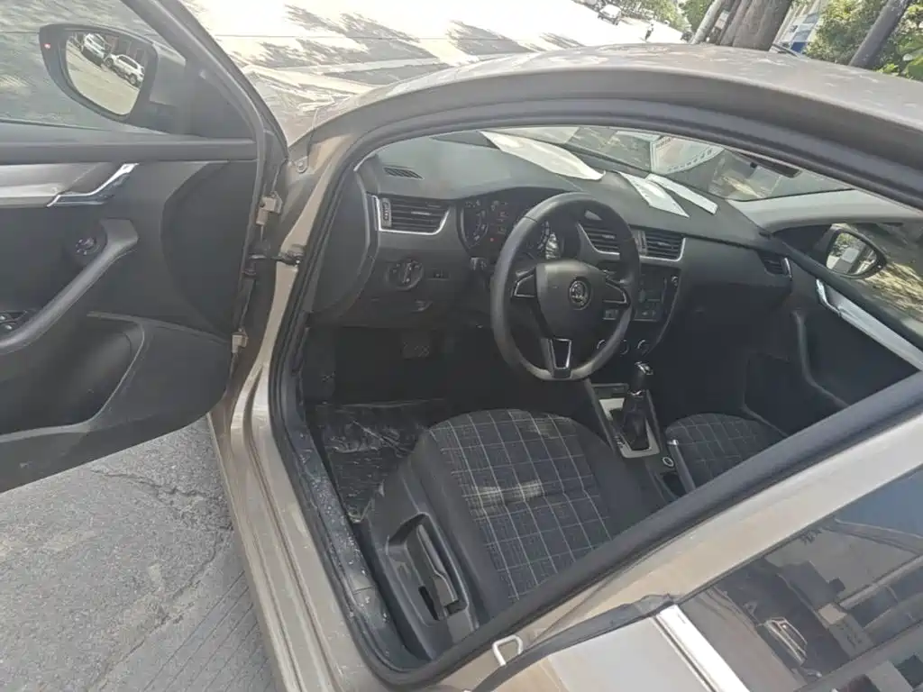 Skoda Octavia 2018 — фото 16