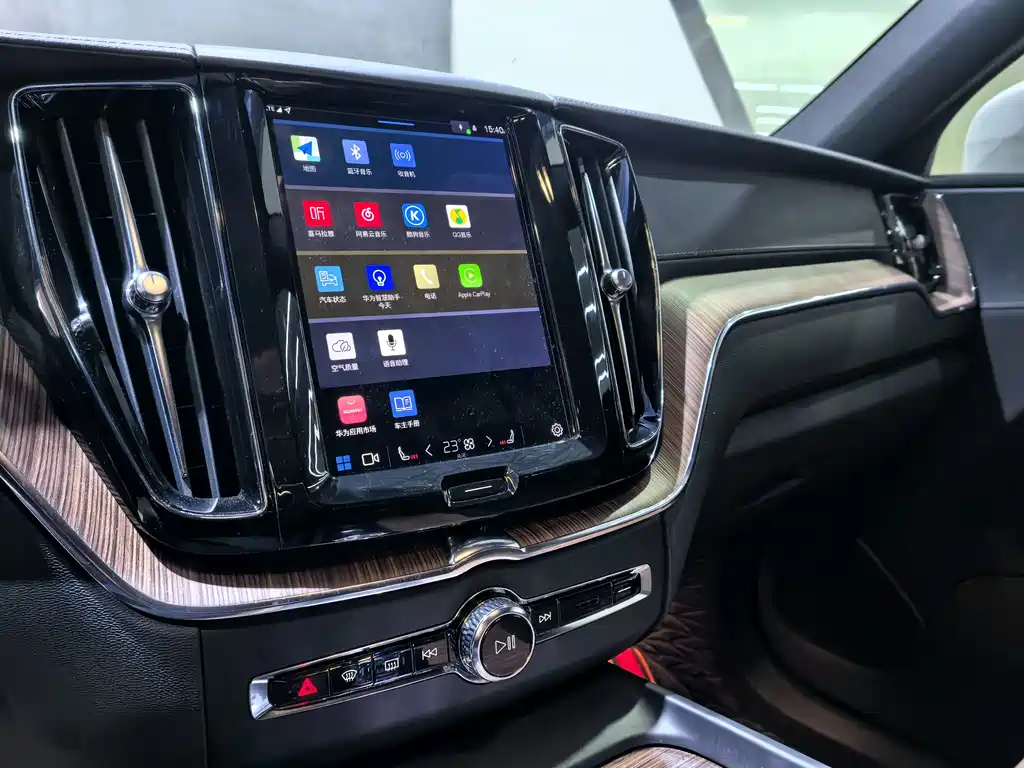 Volvo XC60 2023 — фото 10