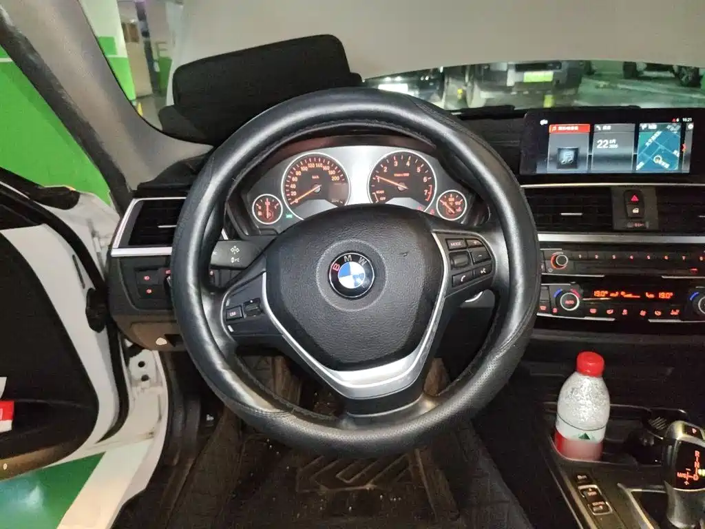 BMW 3 Series 2019 — фото 11