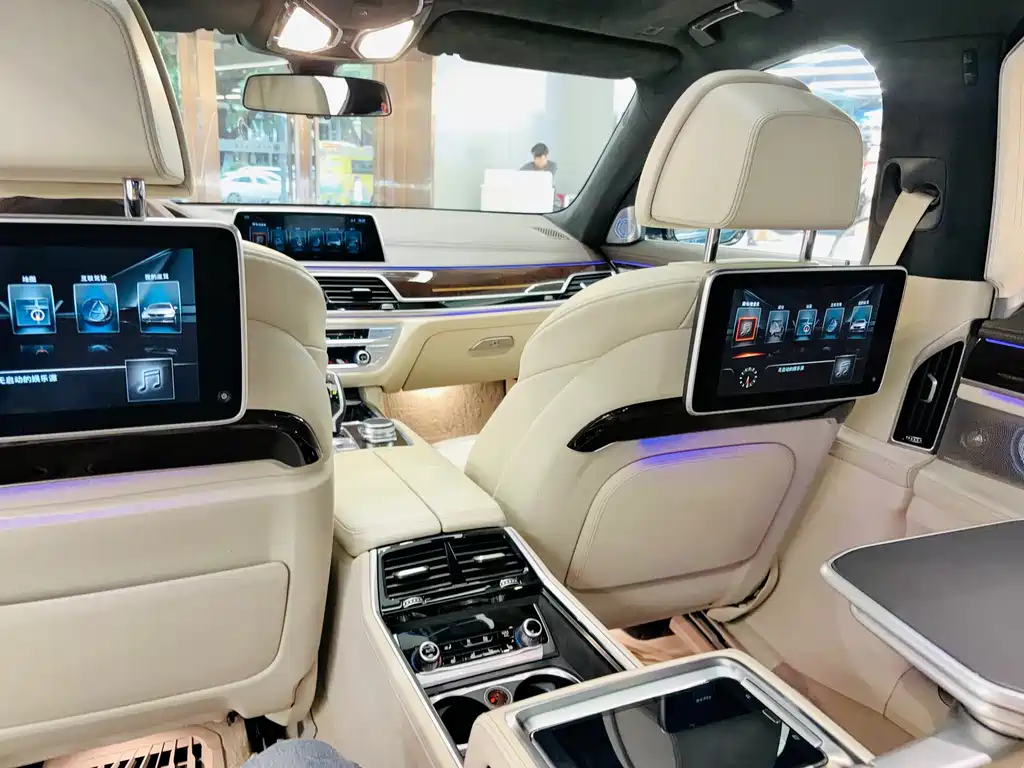 BMW 7 Series 2017 — фото 9