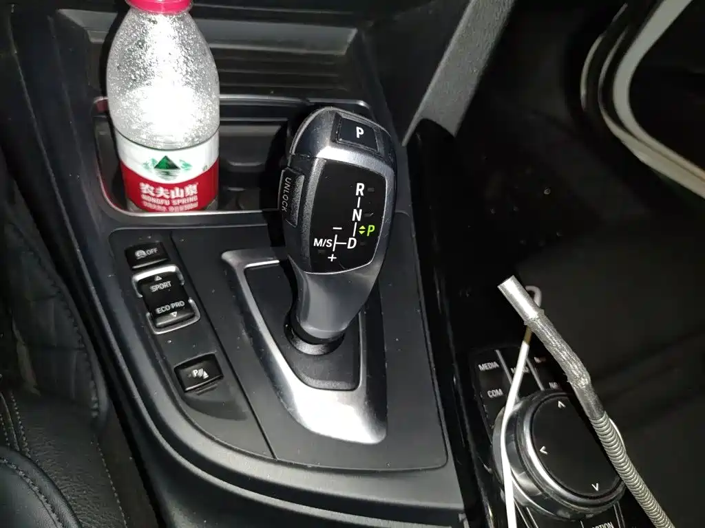 BMW 3 Series 2019 — фото 15