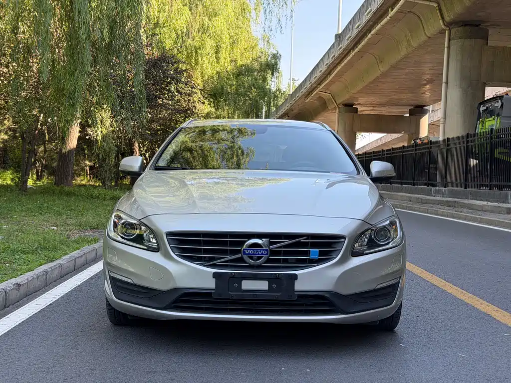 Volvo V60 2017 — фото 2