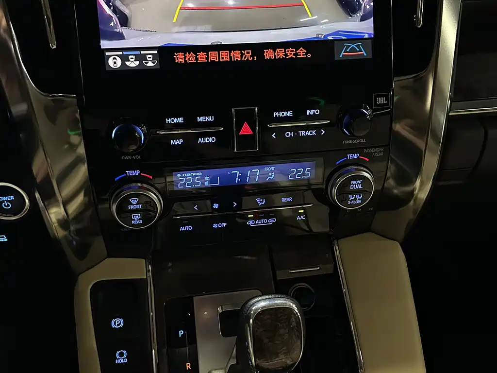 Toyota Vellfire 2020 — фото 8
