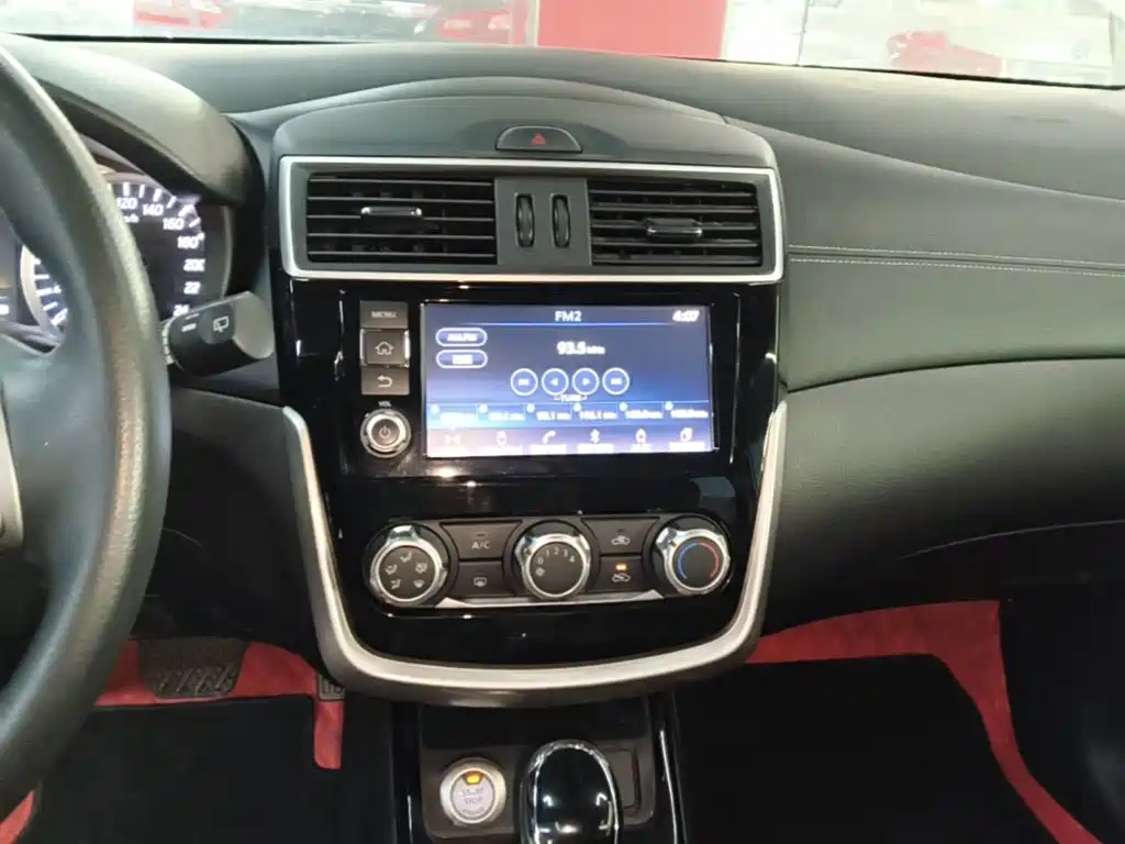 Nissan Tiida 2019 — фото 13
