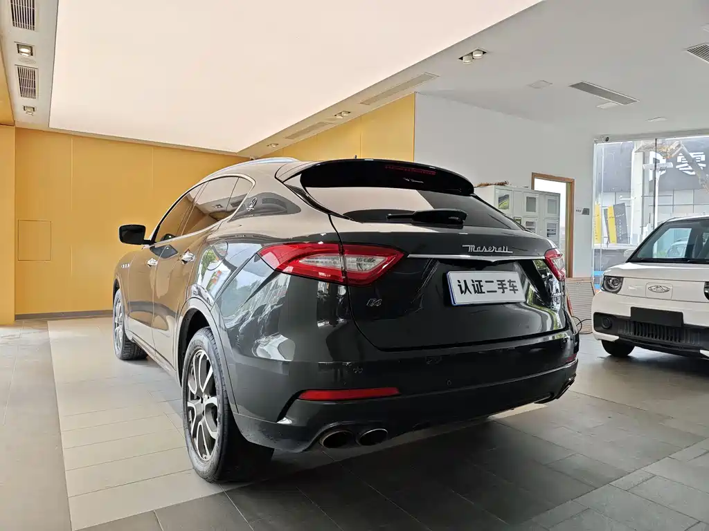 Maserati Levante 2018 — фото 29