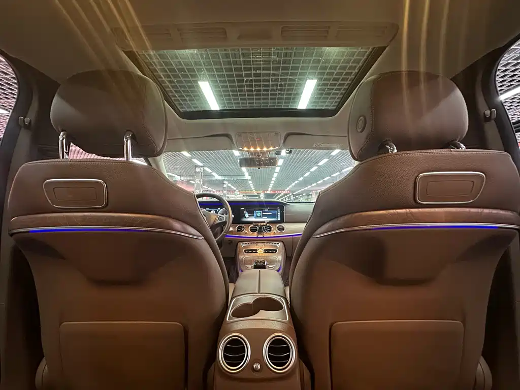 Mercedes-Benz E-Class 2018 — фото 15