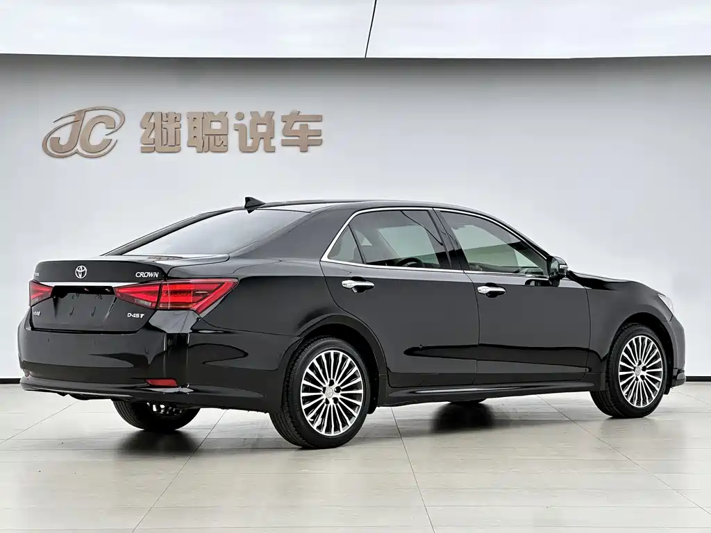 Toyota Crown 2017 — фото 4