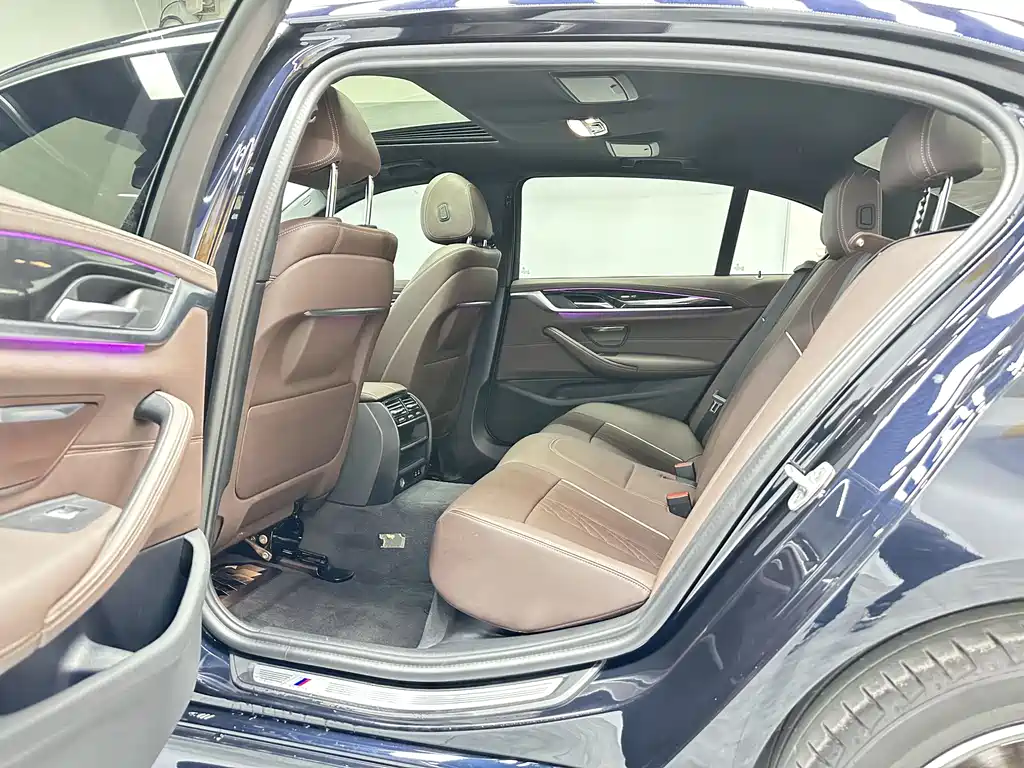 BMW 5 Series 2023 — фото 16