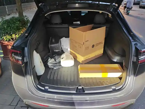 Tesla Model Y 2024