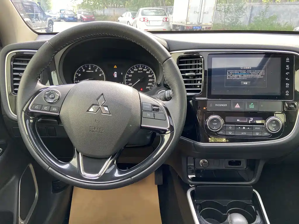 Mitsubishi Outlander 2020 — фото 10