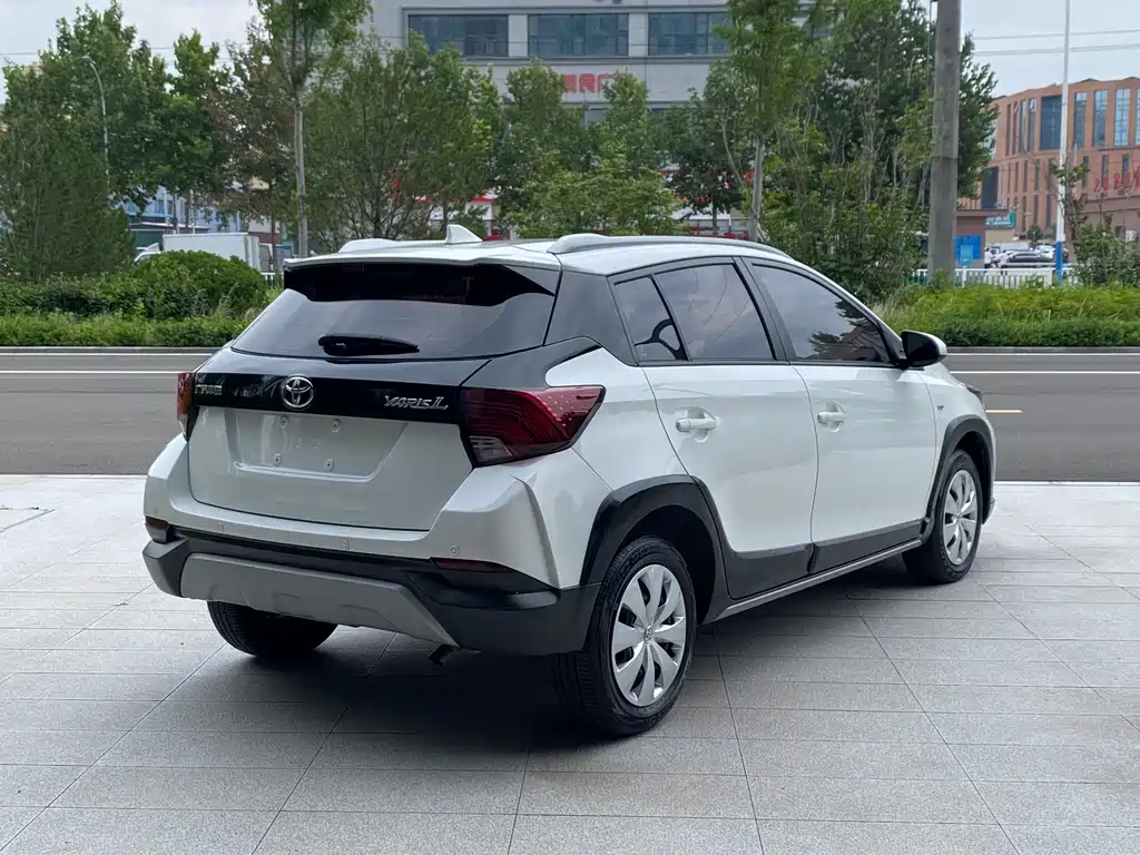 Toyota Yaris L 2023 — фото 9