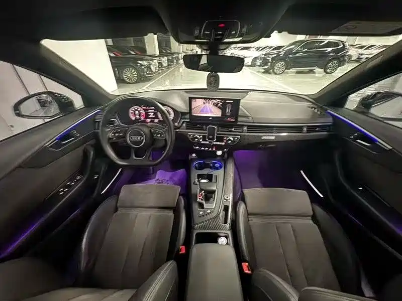 Audi A4L 2020