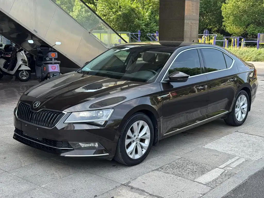 Skoda Superb 2016 — фото 1
