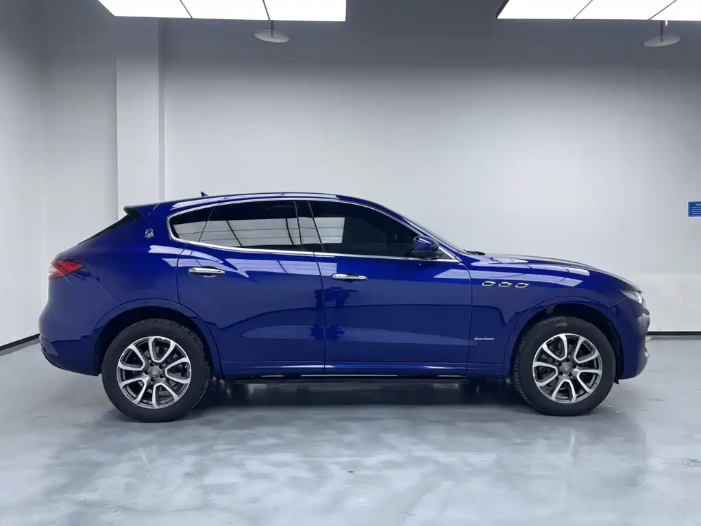 Maserati Levante 2017 — фото 30